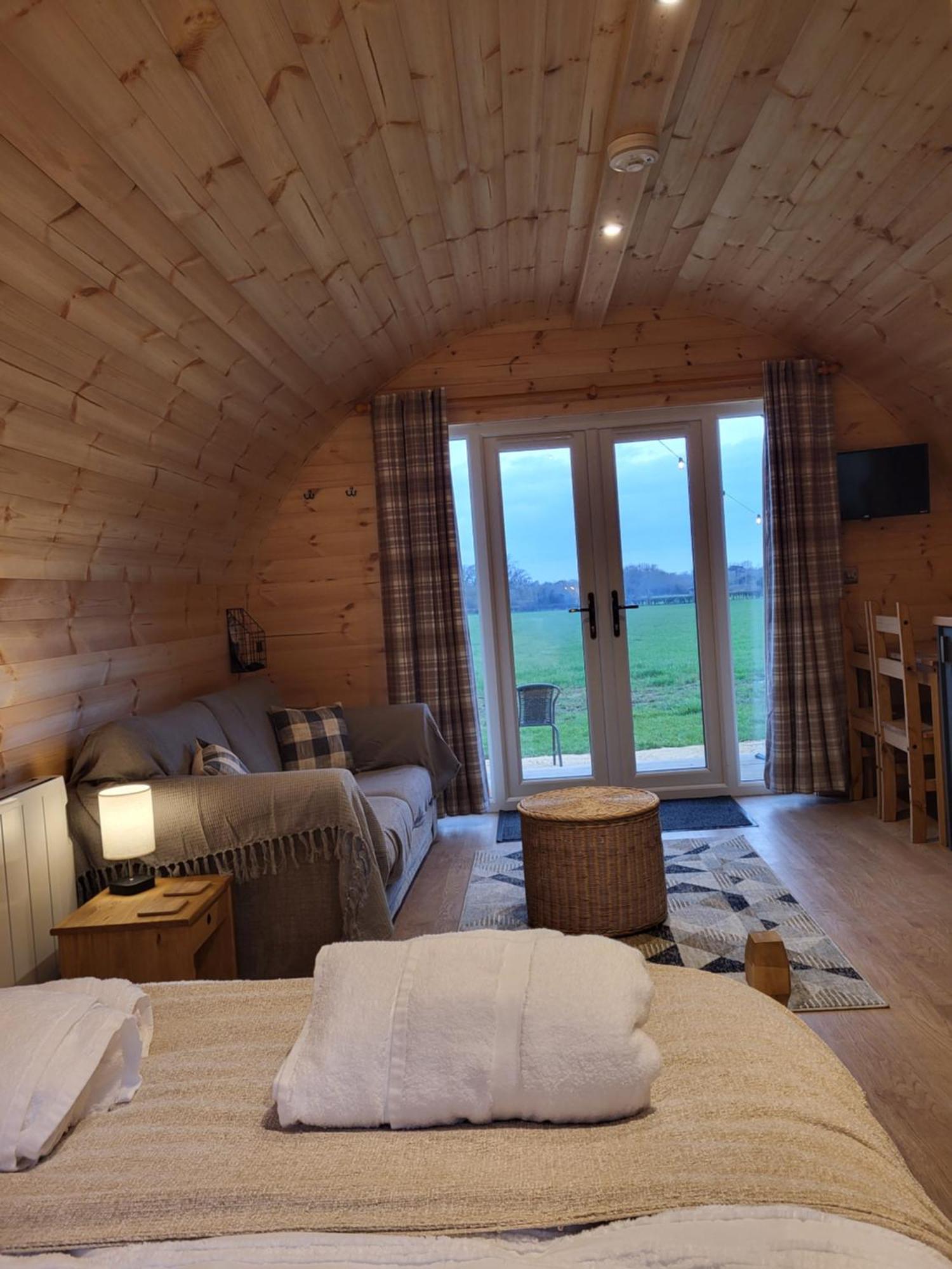 Lois' Pod With Hot Tub, Near Airport Hotel บริสตอล ภายนอก รูปภาพ
