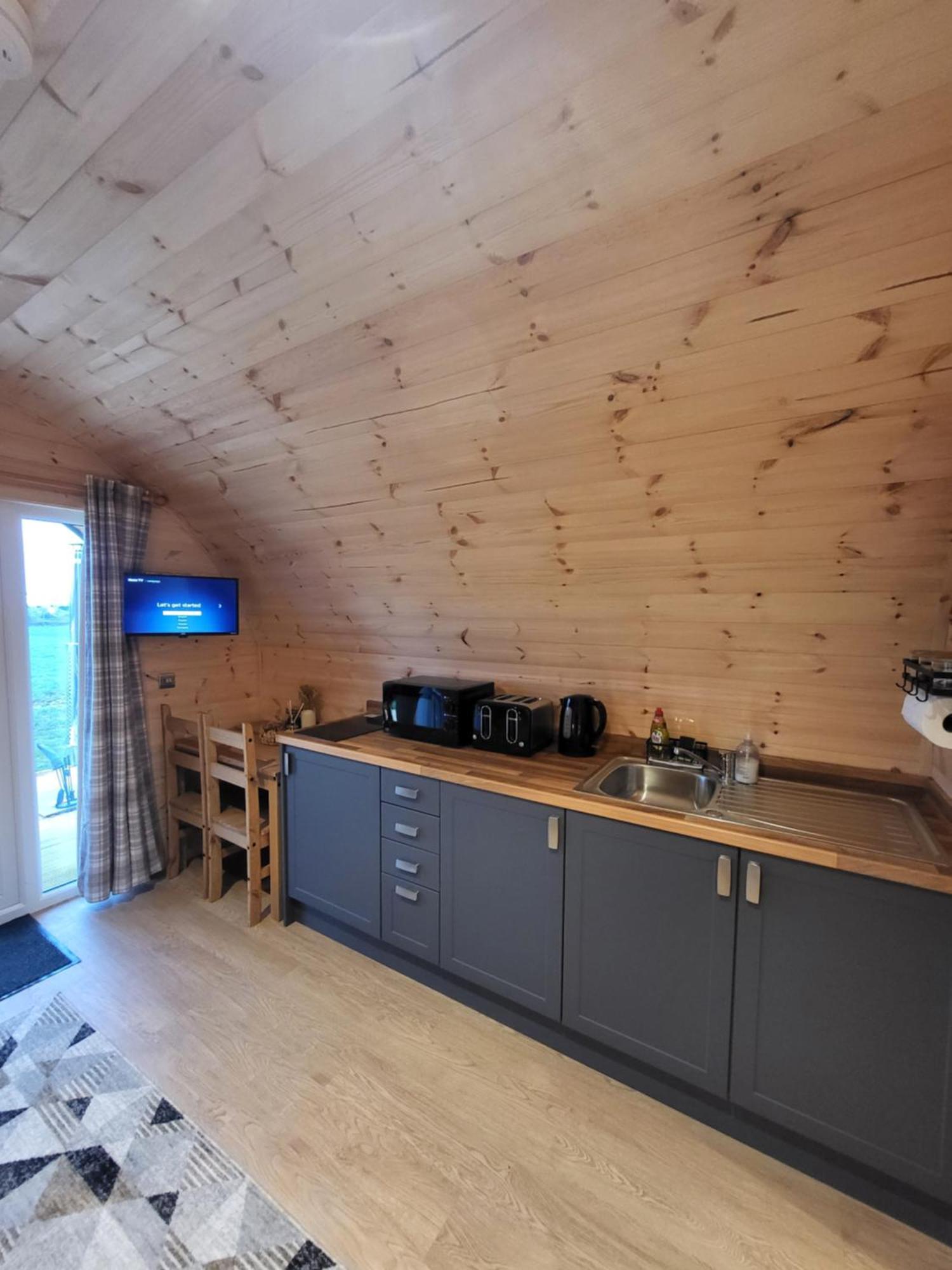 Lois' Pod With Hot Tub, Near Airport Hotel บริสตอล ภายนอก รูปภาพ