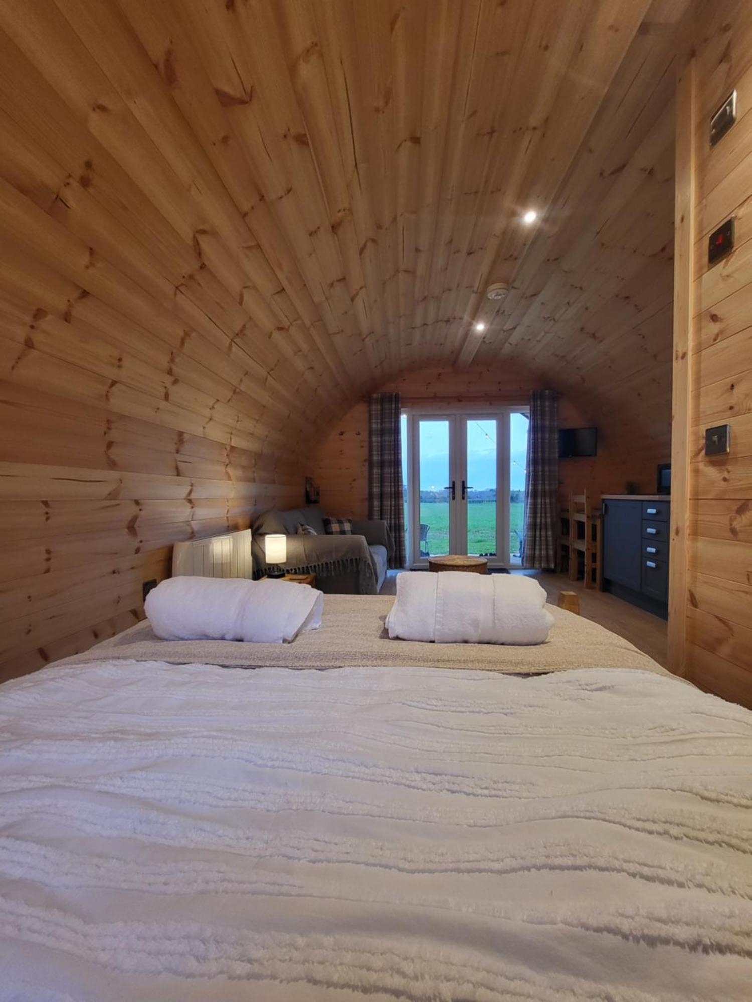 Lois' Pod With Hot Tub, Near Airport Hotel บริสตอล ภายนอก รูปภาพ